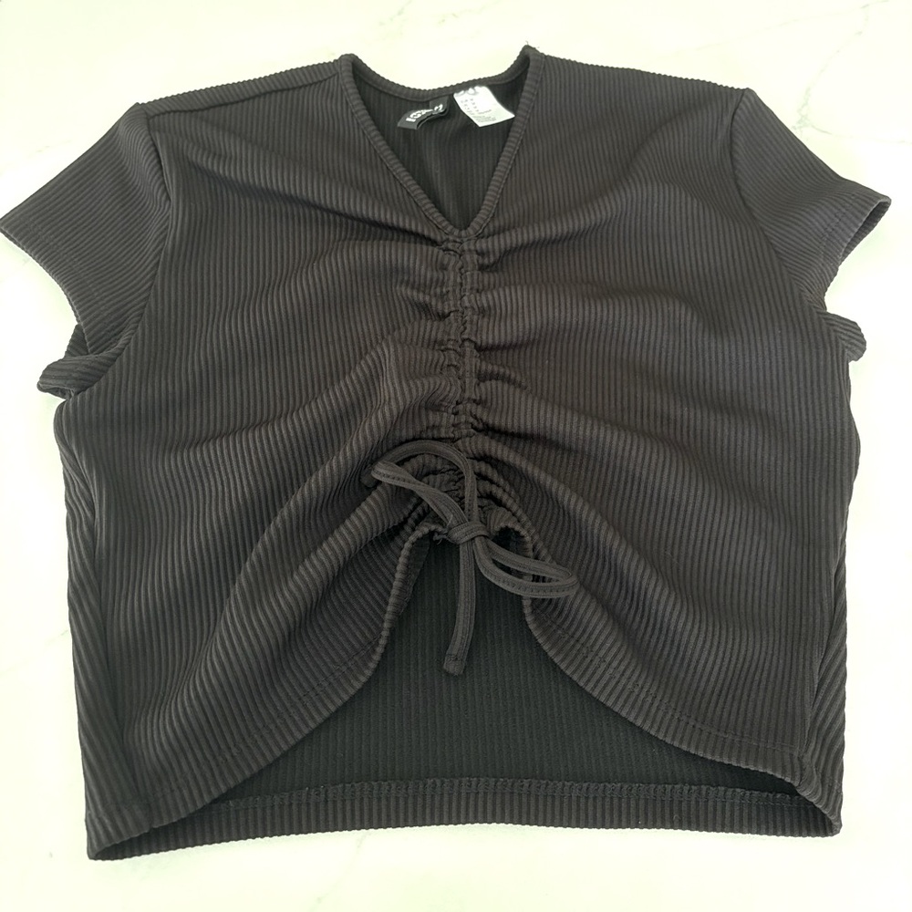 NEW DIVIDED CROPPED TOP MEDIUM